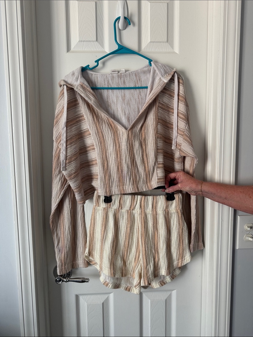 Roxy beige and cream knit top